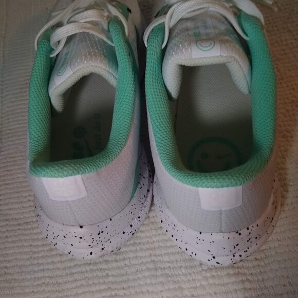 Nike women's  size  8   white / aqua-mint  athletic sneakers - Picture 9 of 13